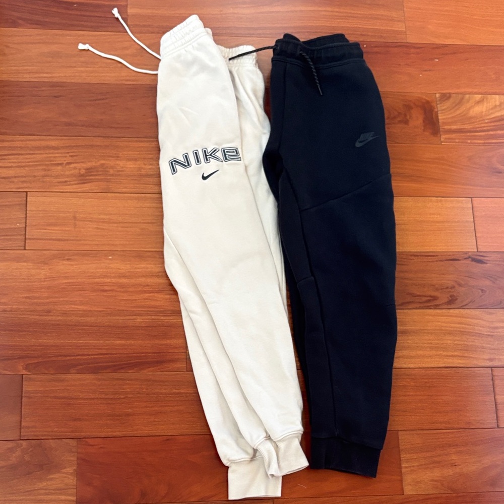 Nike sweatpants cream and black